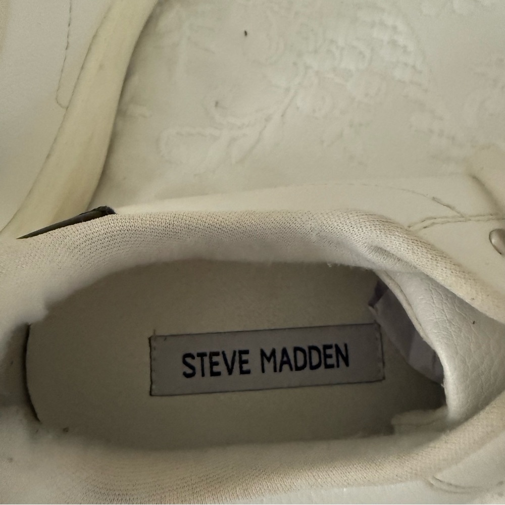 STEVE MADDEN Catcher White Faux Leather Sneakers. Size 9 - Picture 8 of 9